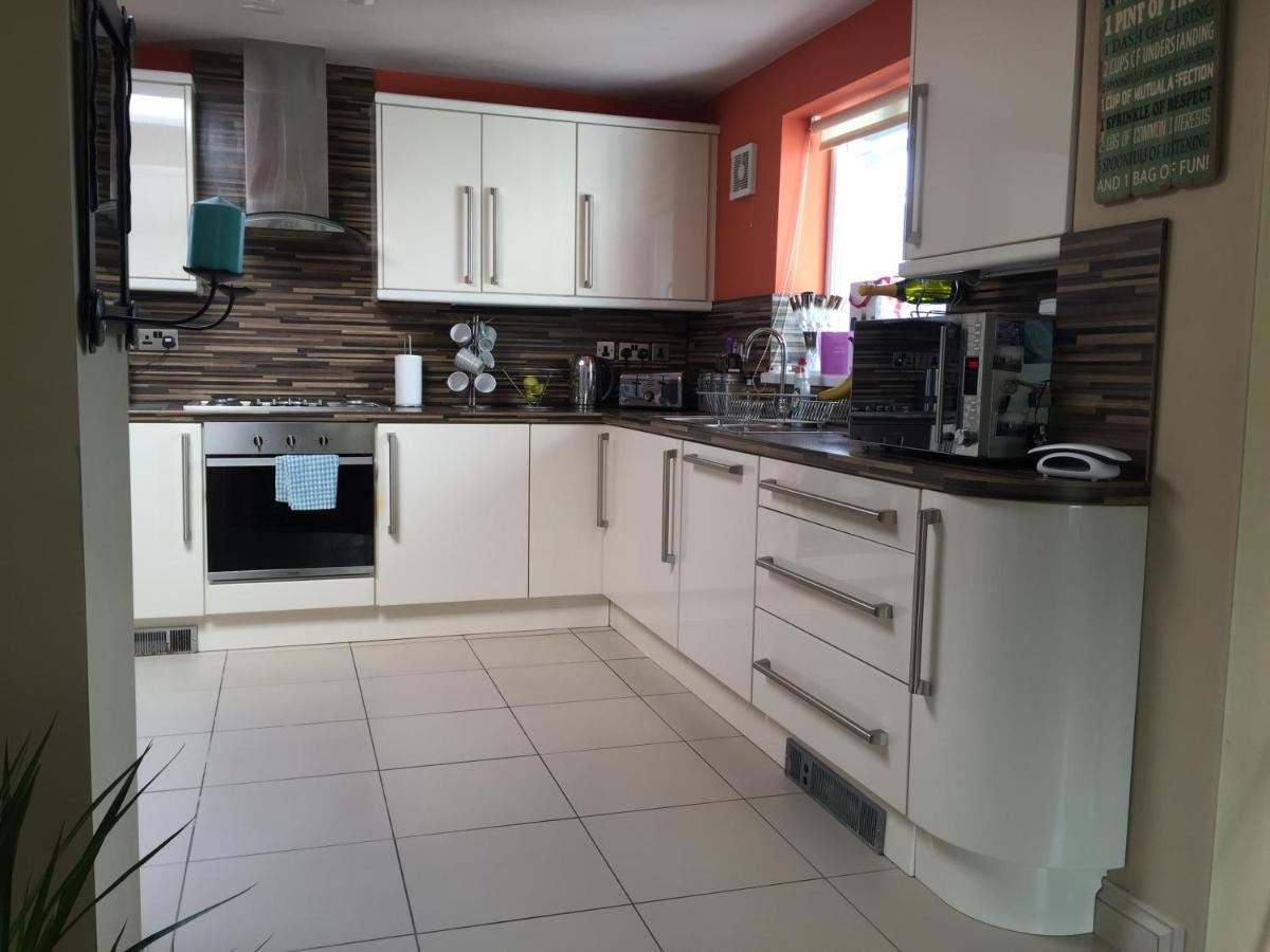 The Mews - Less Than 1Km To City Centre - Stadium - Castle - 10 Min Walk Cardiff Kültér fotó